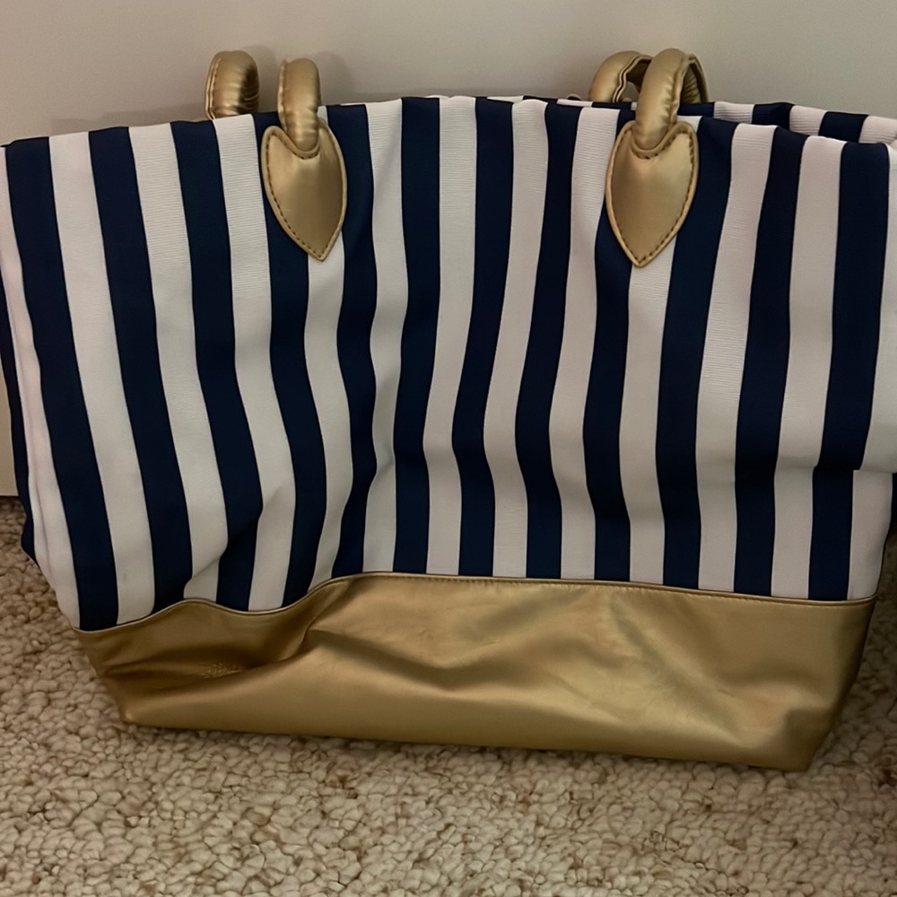 A super cute beach bag